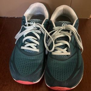 COPY - Topo Sneakers Women’s Size 9